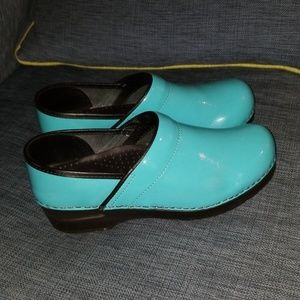 Sanita Clog Nurses Shoes Size 39 Red and Teal